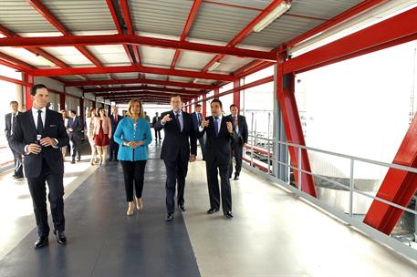 4/07/2016. Rajoy visita la factoría Mahou-San Miguel. El presidente del Gobierno en funciones, Mariano Rajoy, junto a la ministra de Empleo ...